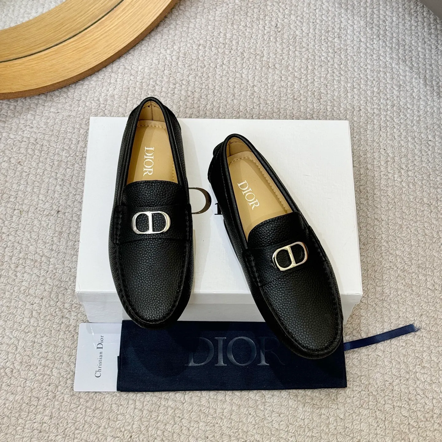 Men's clothing and shoes 💰420! (Yangli) Quality DIOR [Dior’s latest arrival] real auction hot-selling Doudou shoes 🔍DIOR) new Doudou shoes 👍Belgian designer Martin Margiela serves as Gucci shoe designer y full of charm, luxury style gentleman upper: imported cowhide, lining with spring sweat-absorbent first-layer sheepskin. Outsole Brand outsole, the last stitching on the bottom will never come off; equipped with classic Gucci exquisite hardware C D buckle💋The whole pair of shoes is fashionable and casual without losing high-end style; standard 38-46